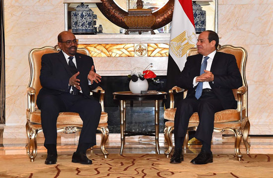 الرئيس عبد الفتاح السيسي و الرئيس السوداني عمر البشير  (1)
