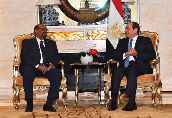 الرئيس عبد الفتاح السيسي و الرئيس السوداني عمر البشير  (2)
