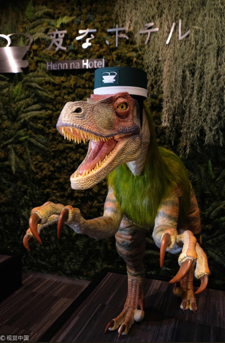 الديناصور يرتدى القبعة
