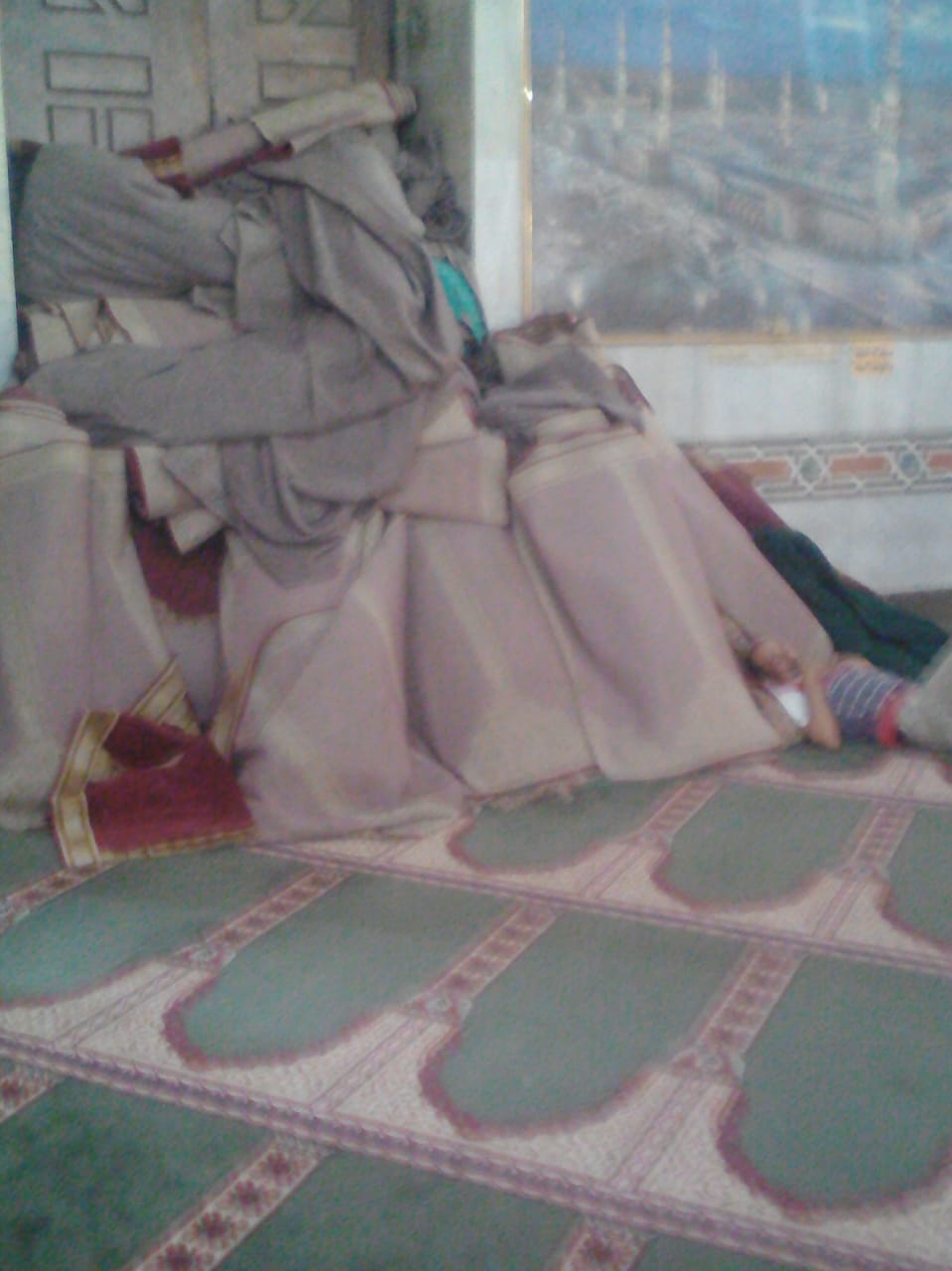 صور من داخل مسجد السيدة عائشة (2)