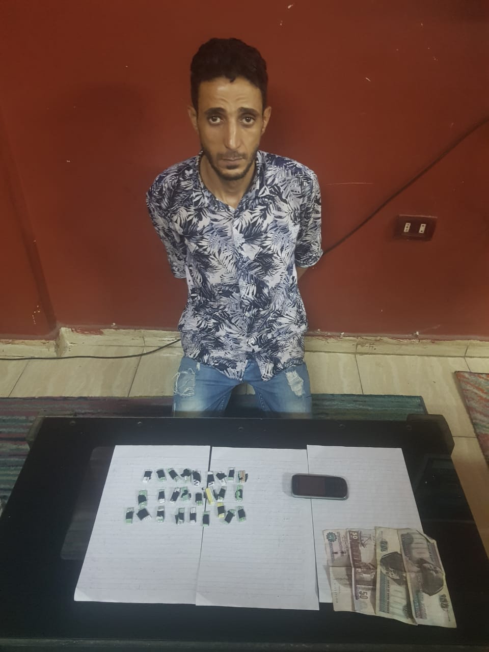 متهم بالاتجار بالمخدرات متهم بالاتجار بالمخدرات