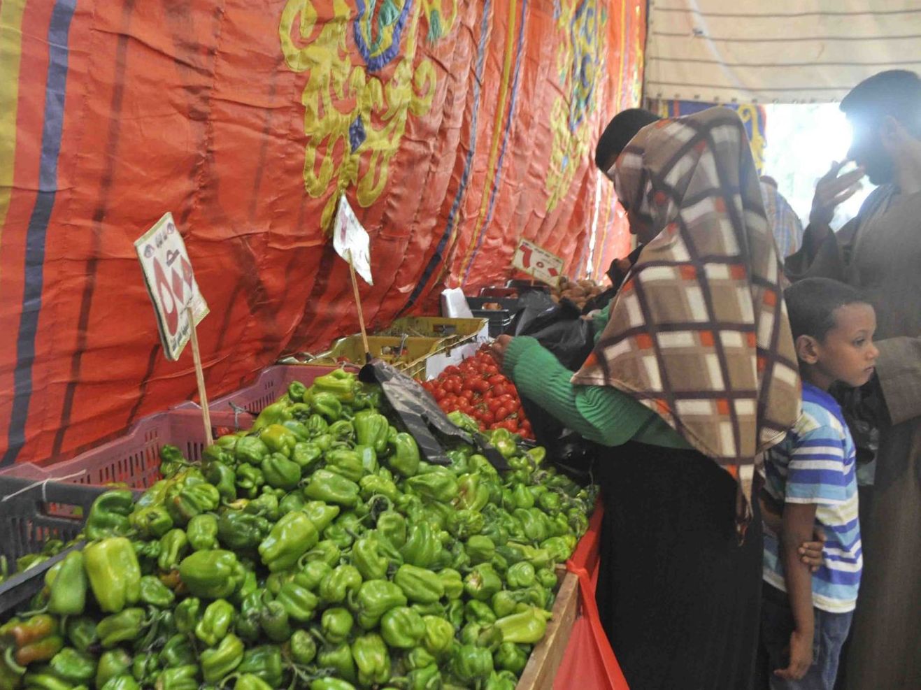  معرض للخضروات والفاكهة بميدان أبو الحجاج الأقصري برعاية وزارة الداخلية
