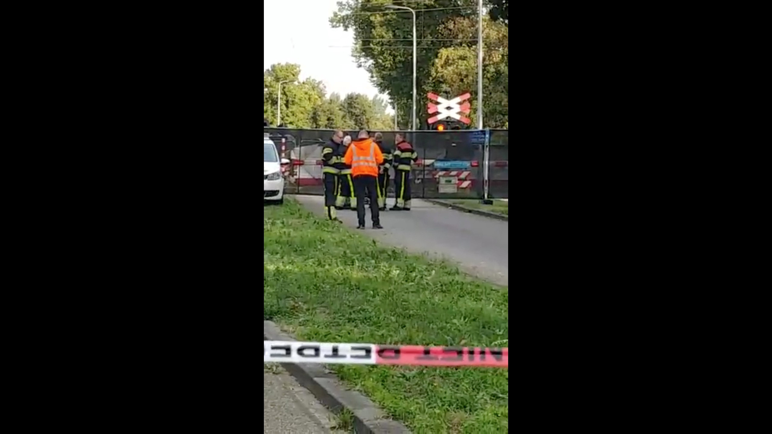 رجال الإنقاذ عند موقع الحادث فى هولندا