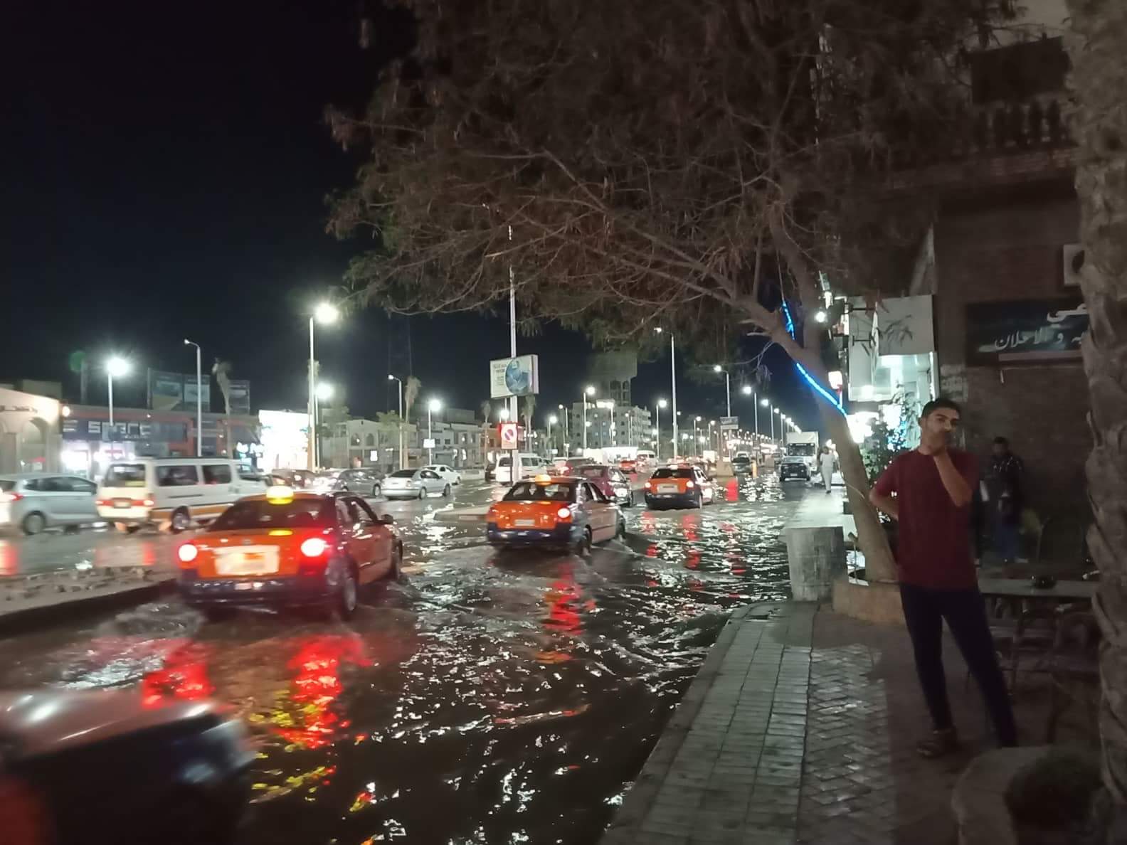 صور ..غرق أكبر شوارع الغردقة واهمها في مياة ا (7)