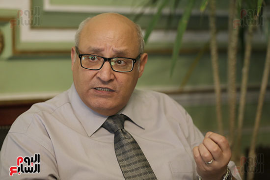 الدكتور عبد الوهاب عزت رئيس جامعة عين شمس (3)