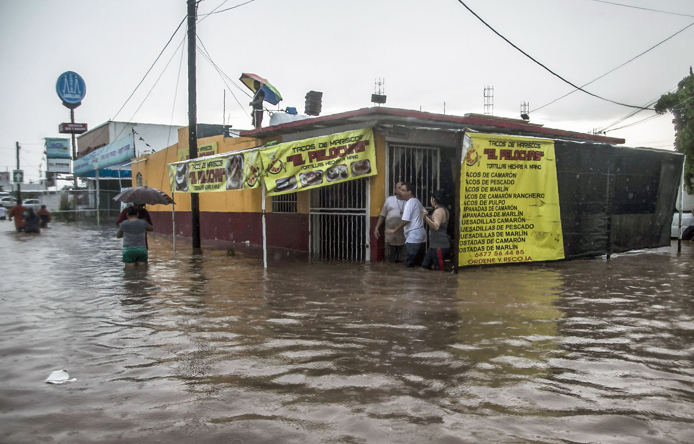  جانب من الفيضانات فى المكسيك 