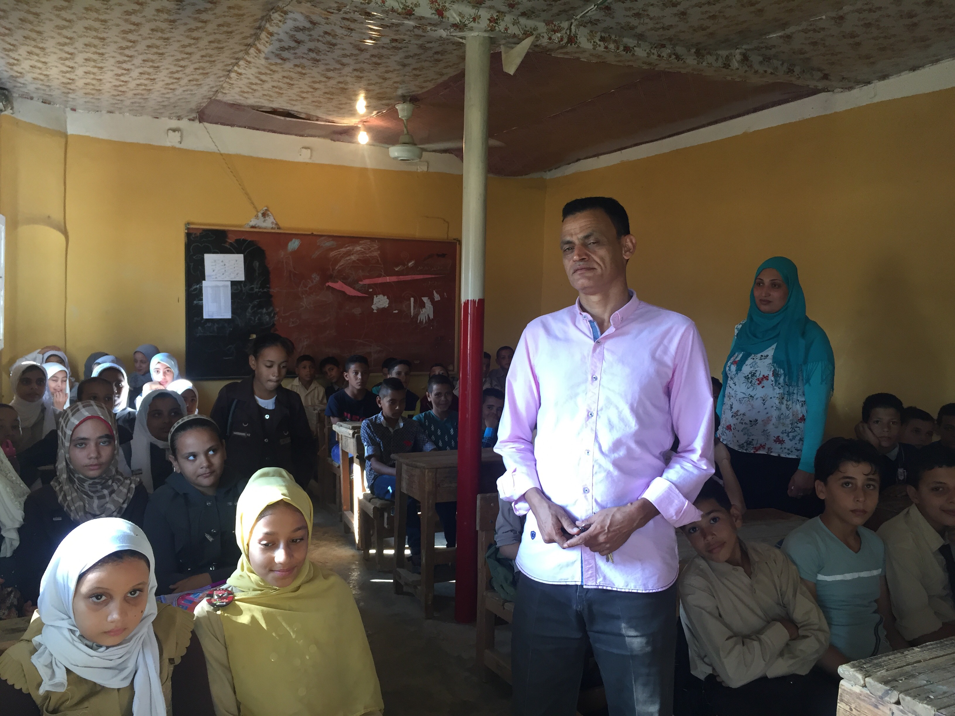 تحويل مسجد لفصل دراسى بسبب الازدحام (11)