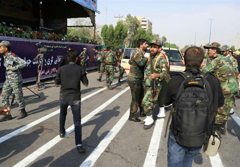 عناصر من القوات الايرانية بعد الهجوم