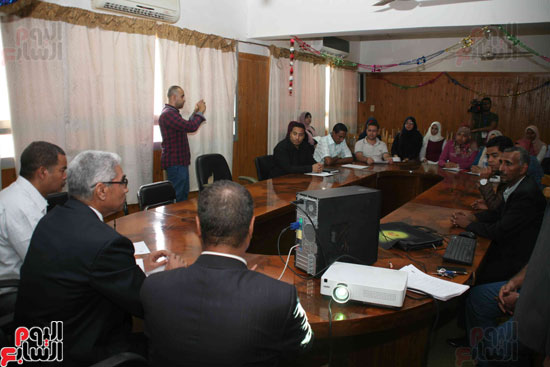 رئيس جامعة جنوب الوادى يشهد دورة تدريبية لنظام الكنترولات بكلية التجارة (7)