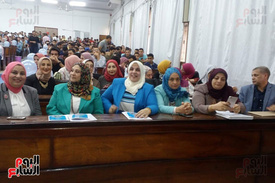 رئيس جامعة الزقازيق  الجامعة ضمن 3 جامعات بمصر فى تطبيق الساعات المعتمدة (7)