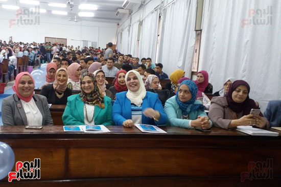 رئيس جامعة الزقازيق  الجامعة ضمن 3 جامعات بمصر فى تطبيق الساعات المعتمدة (9)