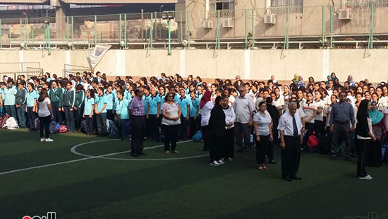 الطلاب-فى-ارض-الطابور-قبل-الدخول-للفصول الطلاب-فى-ارض-الطابور-قبل-الدخول-للفصول