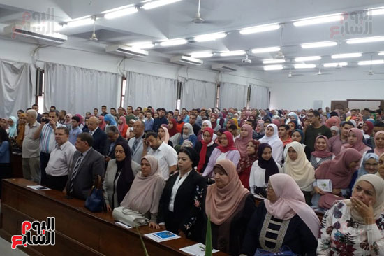 رئيس جامعة الزقازيق  الجامعة ضمن 3 جامعات بمصر فى تطبيق الساعات المعتمدة (8)