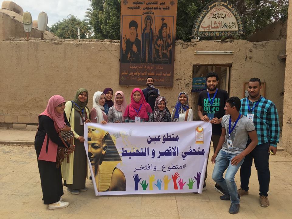 متطوعي متحف التحنيط بالأقصر يحتفلون باليوم العالمي للسلام (1)