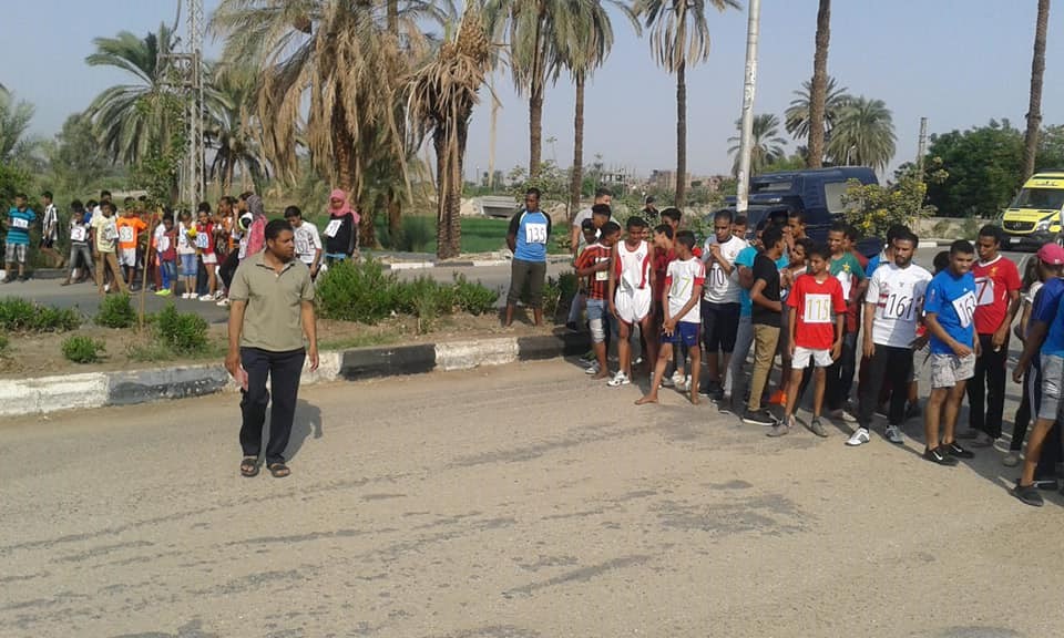 إدارة شباب الطود بالأقصر تنفذ مهرجان المشي والجري بمشاركة 180 شاب وفتاة بالمدينة (4)