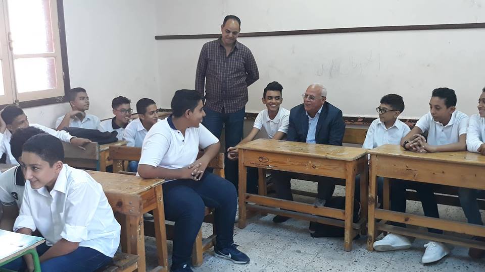 محافظ بورسعيد يشارك طلاب بورسعيد الثانوية العسكرية طابور الصباح (13)