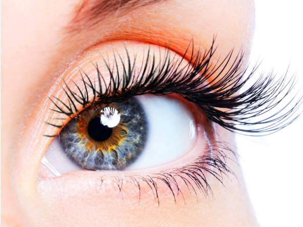 مستحضرات تجميل العيون تسبب تدميع العينين باستمرار