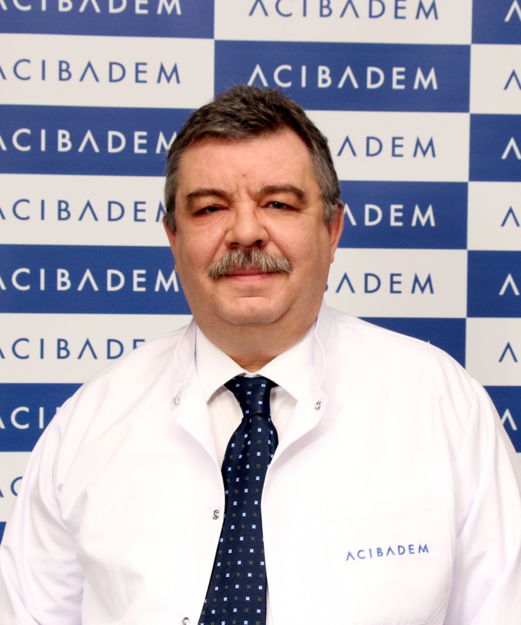 البروفيسور إركان فارداريلى-أخصائى الطب النووى لمستشفى أجيبادم بإسطنبول