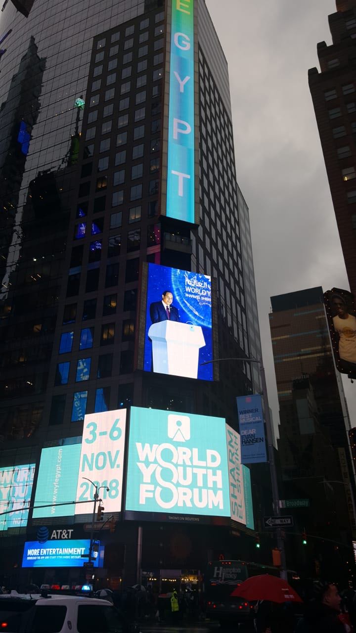 دعاية منتدى شباب العالم وصور الرئيس السيسى تُزين أشهر ميادين نيويورك (2)