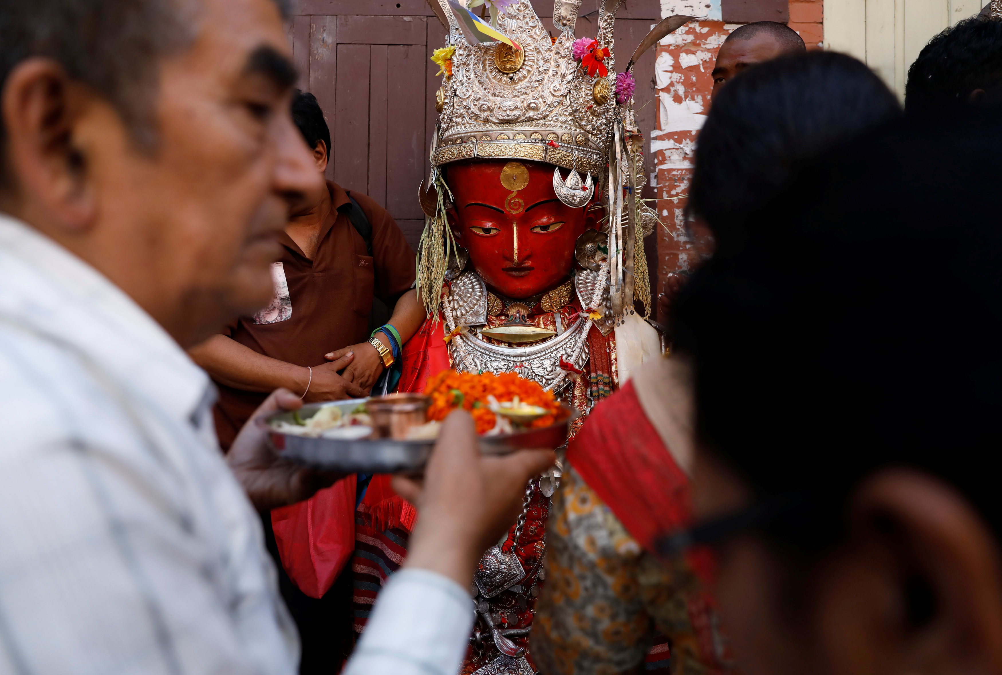 أثناء احتفالات النيباليون بمهرجانهم الدينى