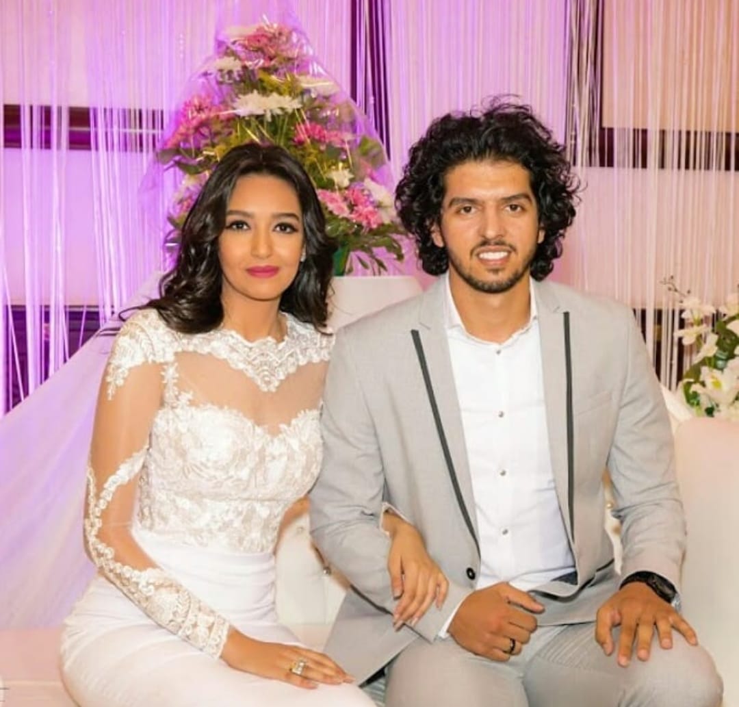 عمرو بركات مع  عروسته نجلة إيهاب جلال
