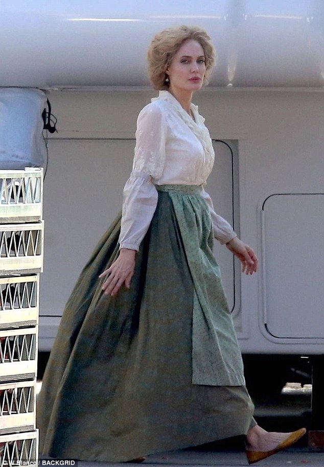 50A6BA5B00000578-6206301-In_character_Angelina_Jolie_is_seen_in_costume_on_the_set_of_her-a-40_1537888392536