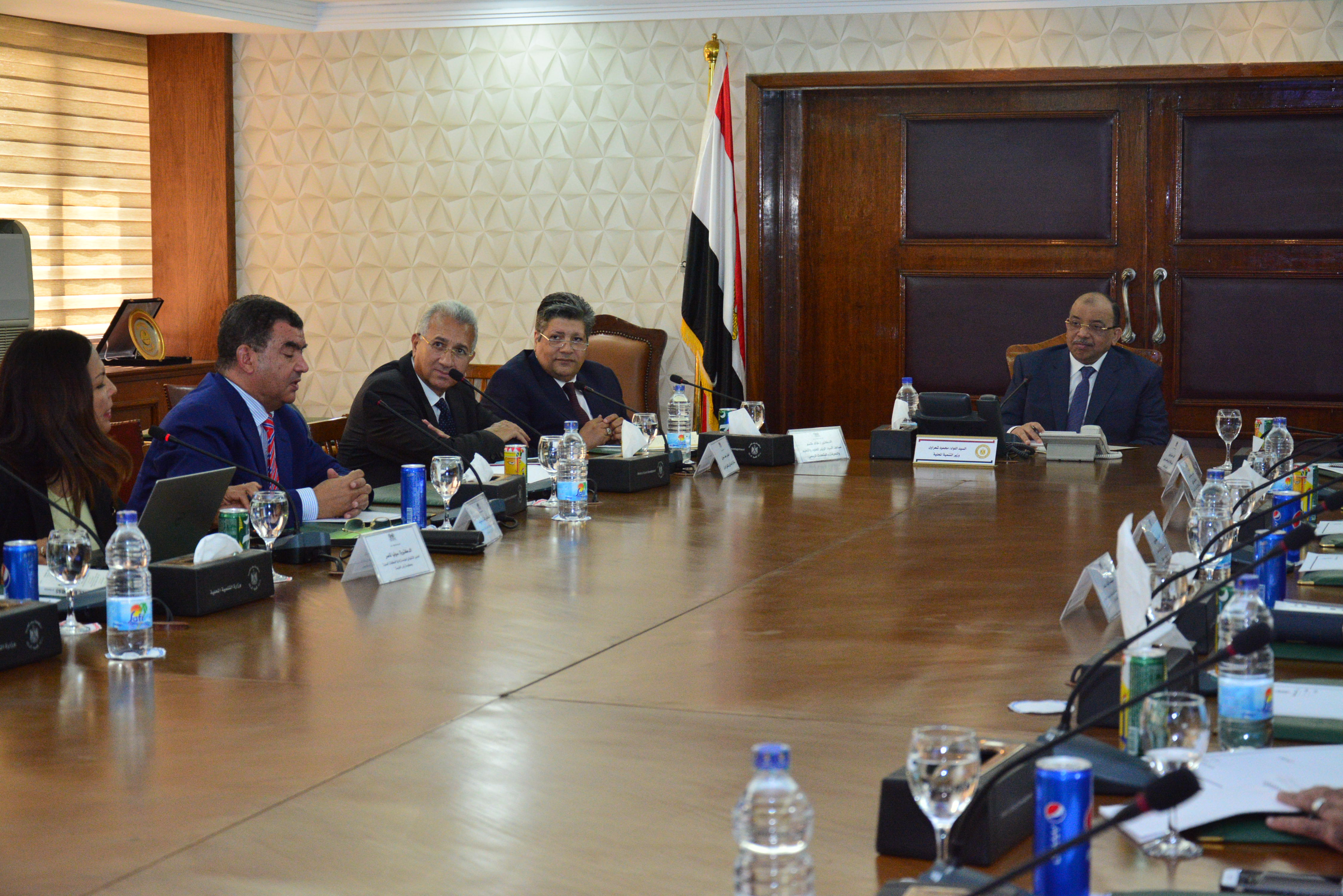 اجتماع وزير التنمية المحلية والوفد الاماراتى  (1)