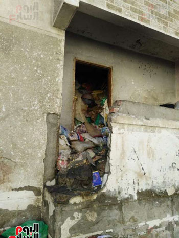 حملة-نظافة-فى-بورسعيد-تكتشف-تحول-شقة-لمقلب-قمامة-(2)