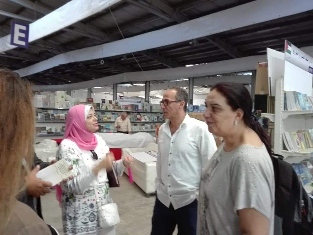 هيثم الحاج على يتابع تجهيزات هيئة الكتاب فى معرض عمان الدولى (1)