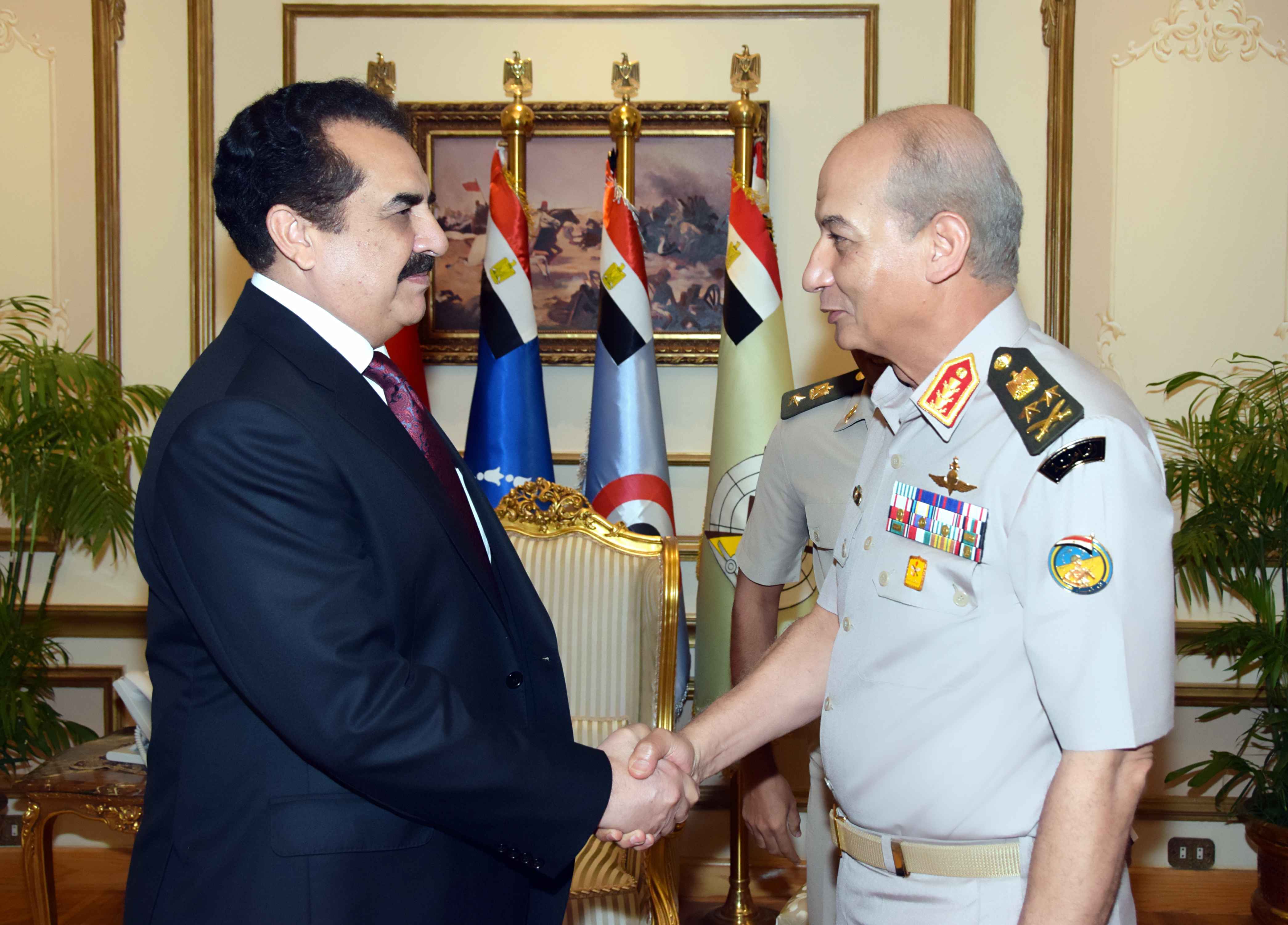 وزير الدفاع يلتقى القائد العسكرى للتحالف الإسلامى العسكرى لمحاربة الإرهاب (1)