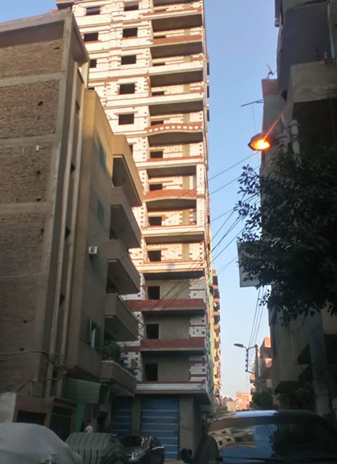 مخالفات بناء أبراج سكنية تتعدى 14 دور فى شارع بالزقازيق (4)