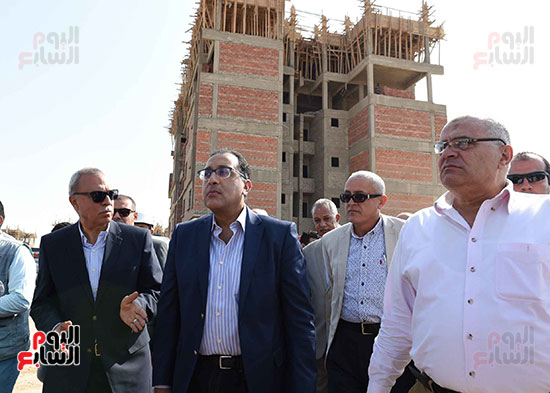 صور رئيس الوزراء يشيد بحجم العمران بمدينة قنا الجديدة فى العامين الأخيرين (15)