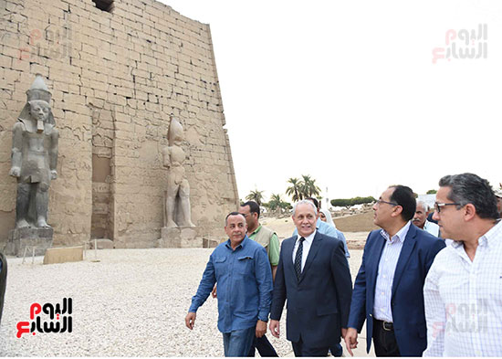 صور رئيس الوزراء يزور معبد الأقصر (5)