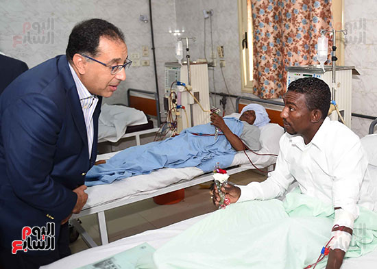 صور رئيس الوزراء يطمئن على المرضى بمستشفى قنا (10)