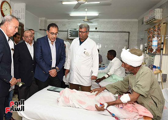 صور رئيس الوزراء يطمئن على المرضى بمستشفى قنا (15)