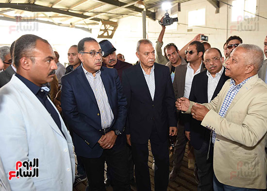 صور رئيس الوزراء عن تطوير محطة الألبان بقنا (7)