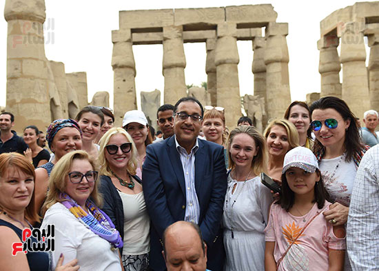 صور رئيس الوزراء يزور معبد الأقصر (17)