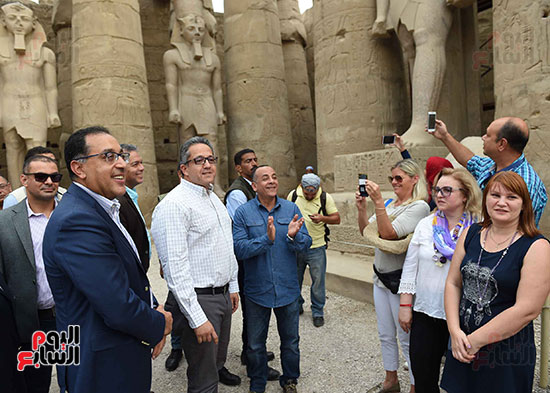 صور رئيس الوزراء يزور معبد الأقصر (14)