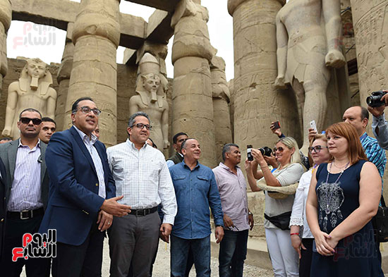 صور رئيس الوزراء يزور معبد الأقصر (10)