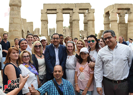 صور رئيس الوزراء يزور معبد الأقصر (15)
