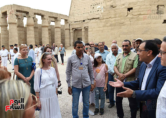 صور رئيس الوزراء يزور معبد الأقصر (7)