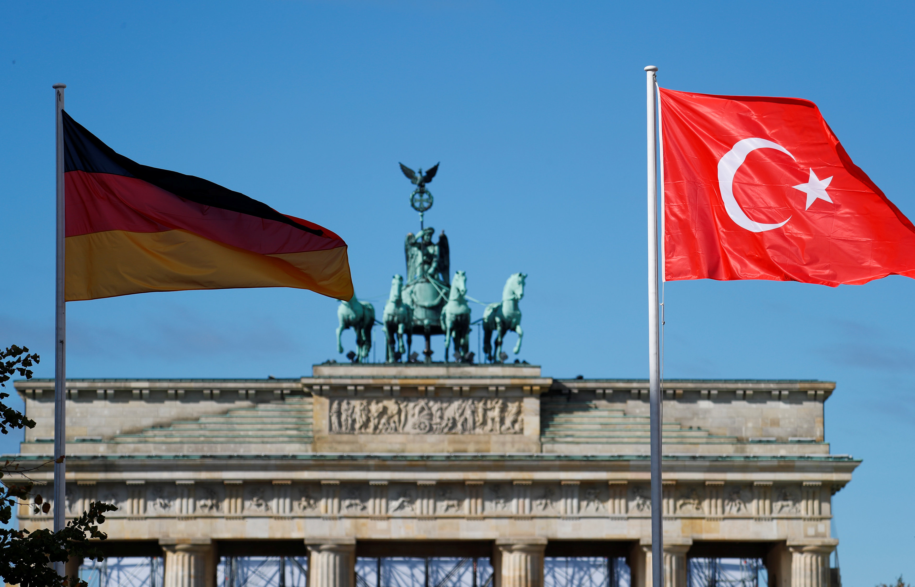 علما تركيا وألمانيا استعدادا لزيارة أردوغان
