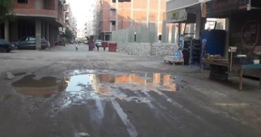 غرق شوارع شارع البحر الأحمر فى مياه الصرف الصحى