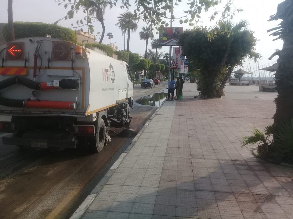 رئيس مدينة الأقصر حملات نظافة يومية بالميادين والشوارع لحسن إستقبال السائحين (3)