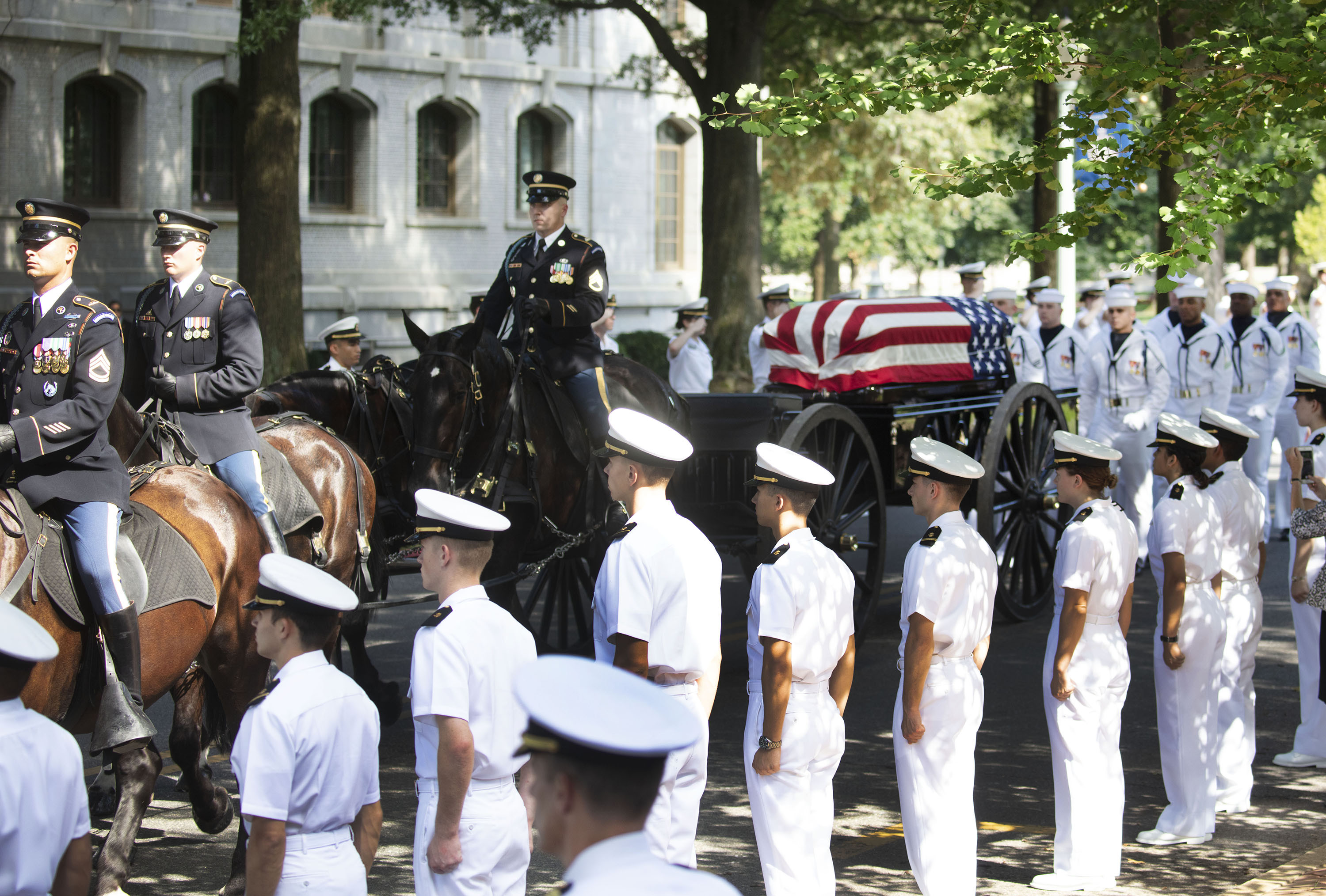 استقبال جثمان ماكين فى الأكاديمية البحرية