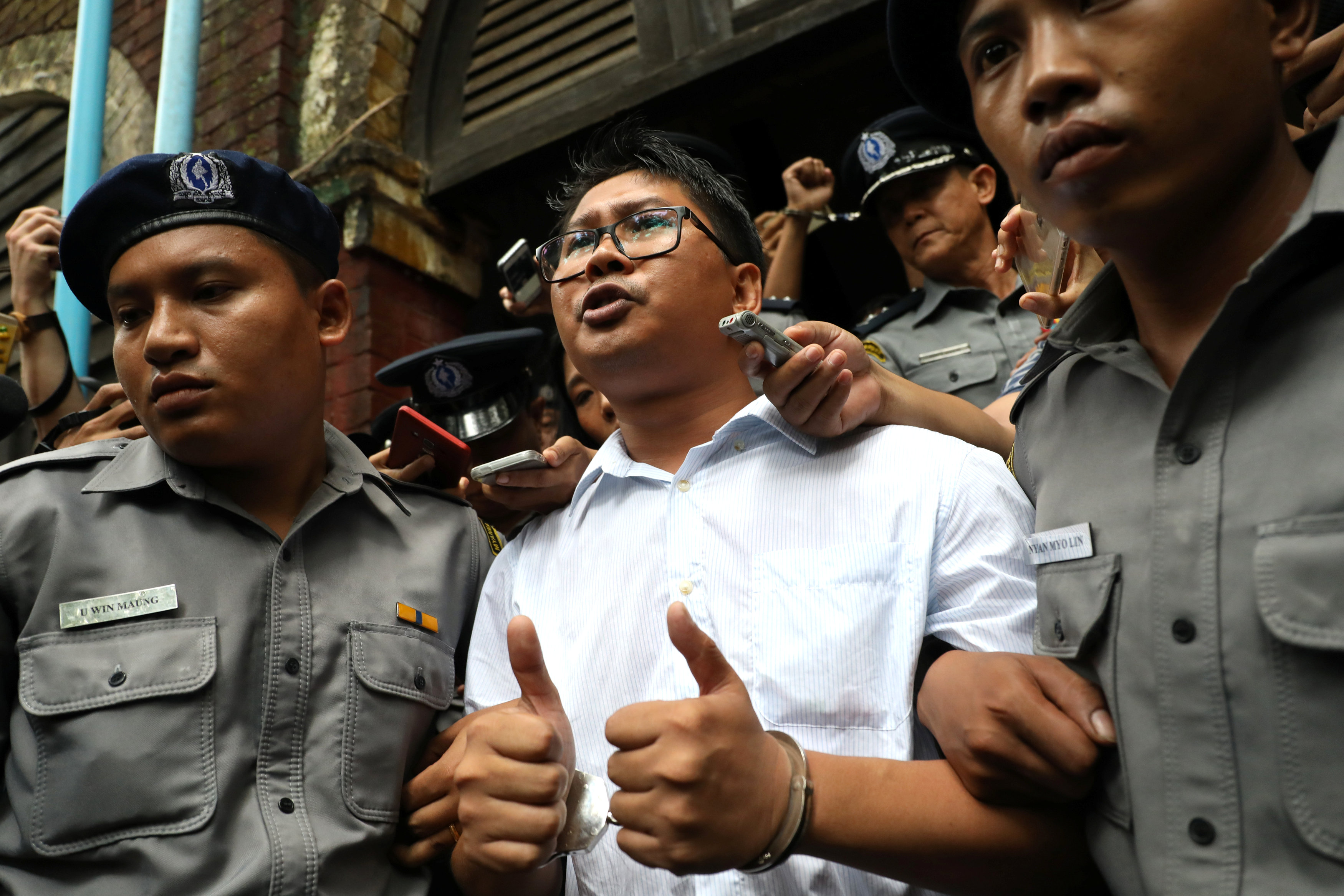ميانمار تسجن صحفيين من رويترز 