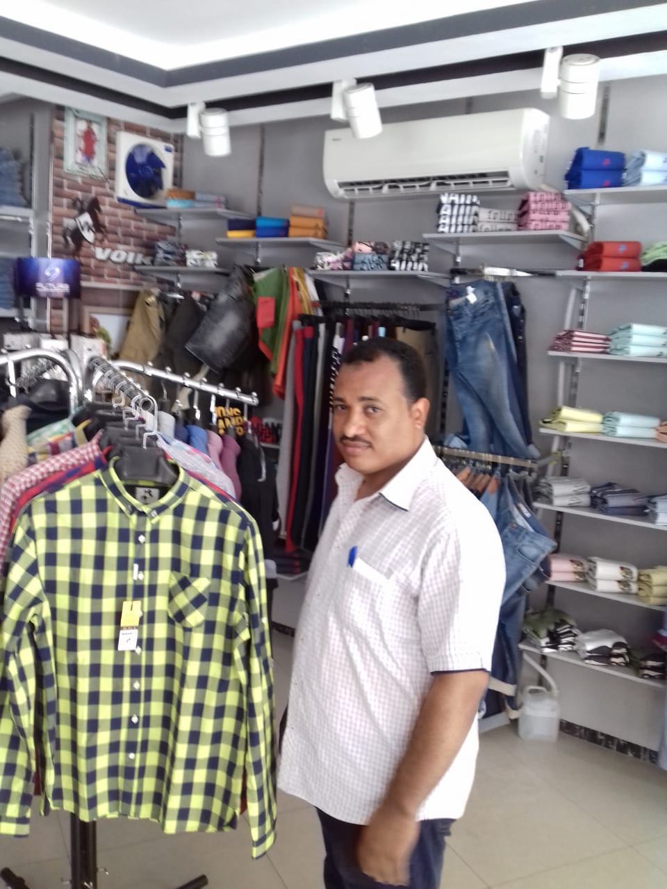 تموين الاقصر تواصل حملاتها بالمحلات لمتابعة الاوكازيون