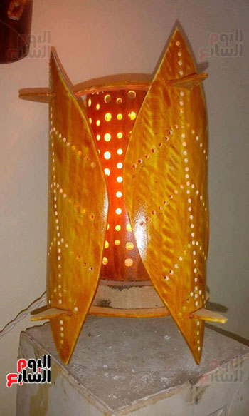     احدي التحف المصنوعة يدوياً بورشة الفنان الشولي