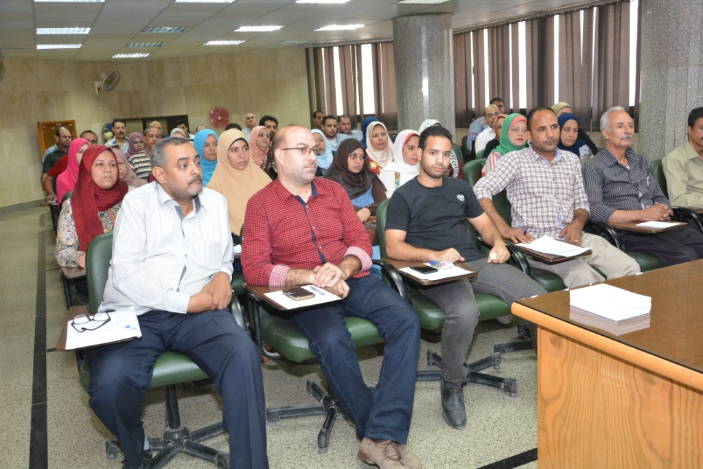  ندوة عن ادارة الأزمات بجامعة اسيوط 