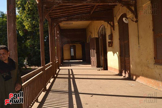                       طرقة مدخل قصر الملك فاروق في اسنا